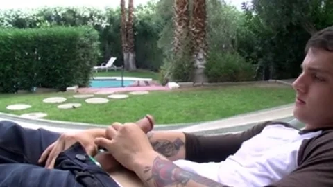 Boys-Pissing.com - American Chris Porter stroking outdoors