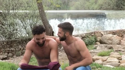HotHouse.com - Big dick Hector De Silva stretching