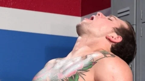 Falcon Studios - Bodybuilder goes for nailed rough