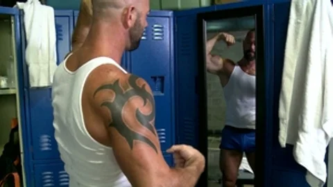 Men Over 30: Flexing for Twitter with Vic