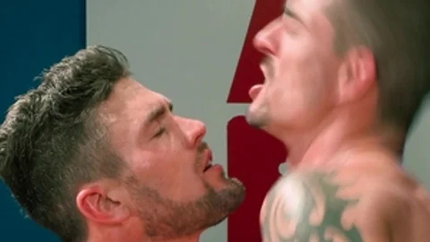 Hot House - Sweet Sean Maygers expose huge dick