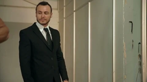 The Gay Office: Unraveling Ties in the Gay Workplace