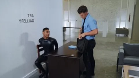 The booty Burglar: bareback - JJ Knight, Mateo Fernandez American screw