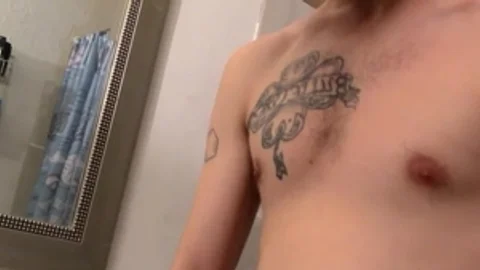 StraightNakedThugs.com: Chad Turner pissing in bath