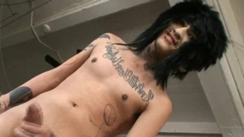 AlternaDudes: Thick Dalive jacking off in public
